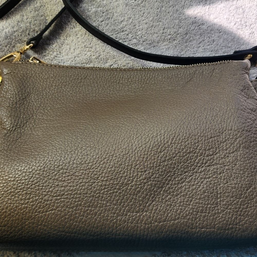 Valentina Italy Taupe Pebble Leather Crossbody Bag w/ Black Strap EUC - Picture 2 of 14